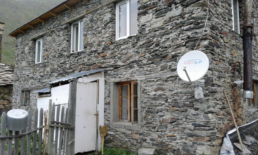 Guesthouse Nora Ушґулі Екстер'єр фото